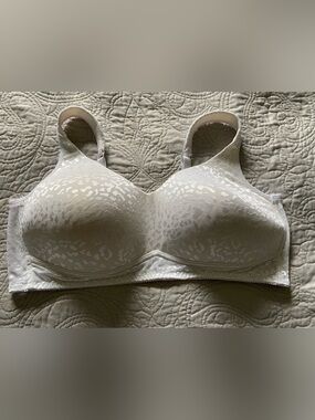 Rhonda Shear wireless pull on bra size 3X